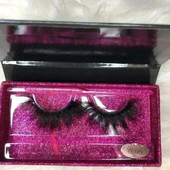 25mm Lashes Wifey - Picture 3 of 4